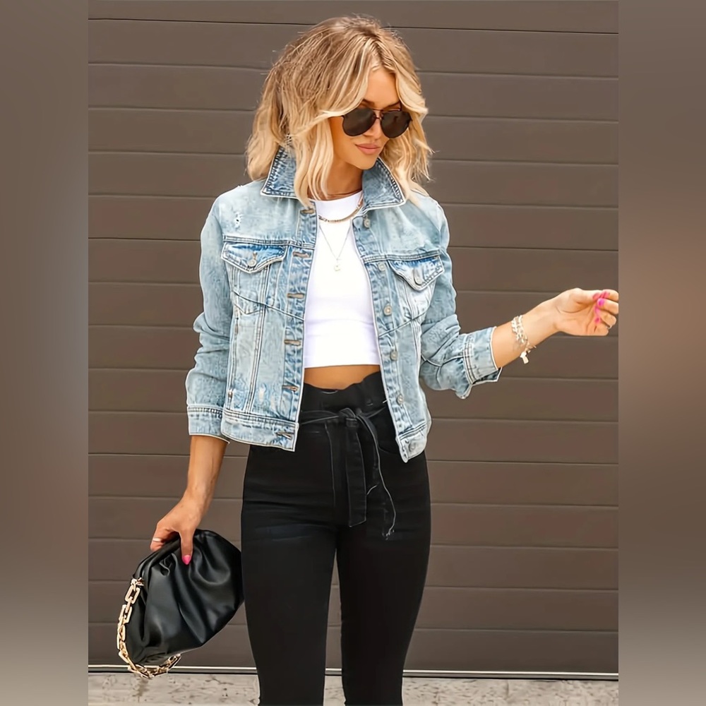 SOLD // Distressed denim jacket / womens 💙